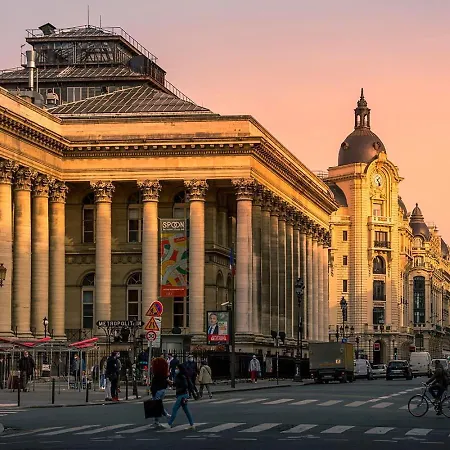 Urban Flat 199 - Parisian 5 Bedroom Flat * Παρίσι