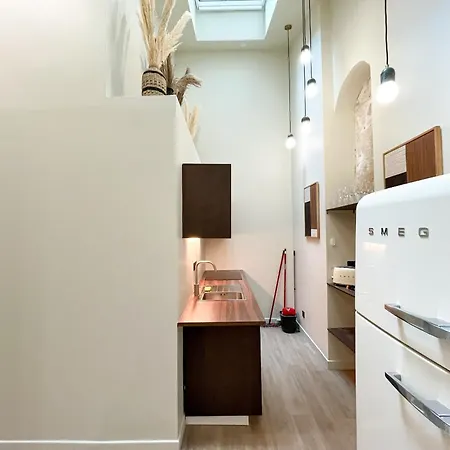 Urban Flat 199 - Parisian 5 Bedroom Flat