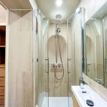 Urban Flat 199 - Parisian 5 Bedroom Flat * Παρίσι