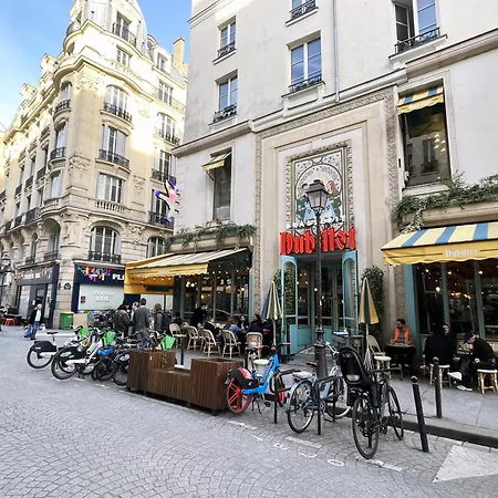 Urban Flat 199 - Parisian 5 Bedroom Flat *