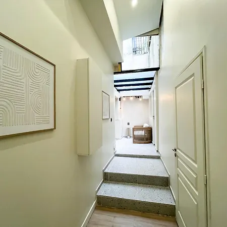 Urban Flat 199 - Parisian 5 Bedroom Flat Παρίσι