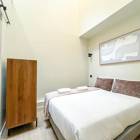 Urban Flat 199 - Parisian 5 Bedroom Flat Apartment