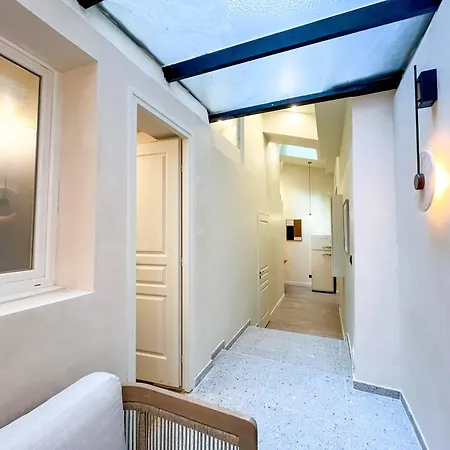 Apartment Urban Flat 199 - Parisian 5 Bedroom Flat