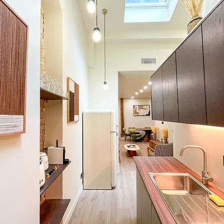 Urban Flat 199 - Parisian 5 Bedroom Flat