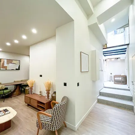 Urban Flat 199 - Parisian 5 Bedroom Flat Paris