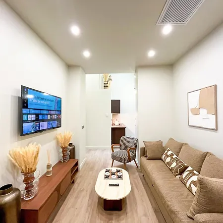 Apartment Urban Flat 199 - Parisian 5 Bedroom Flat *