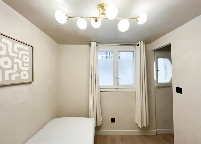 Urban Flat 199 - Parisian 5 Bedroom Flat דירה פריז
