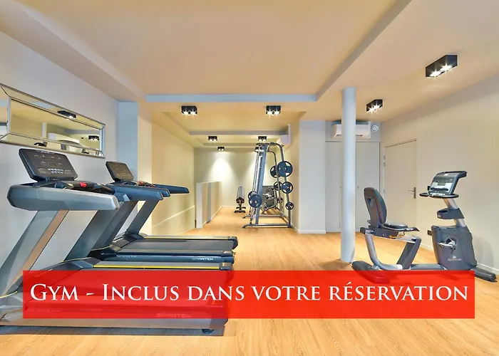 Urban Flat 199 - Parisian 5 Bedroom Flat דירה *