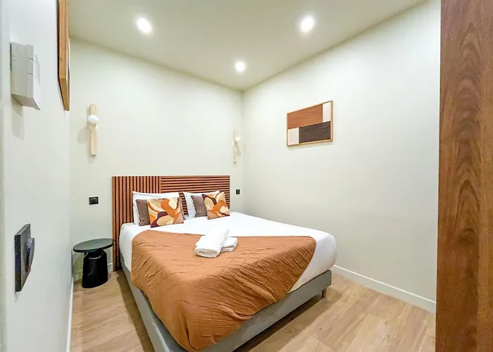דירה Urban Flat 199 - Parisian 5 Bedroom Flat פריז