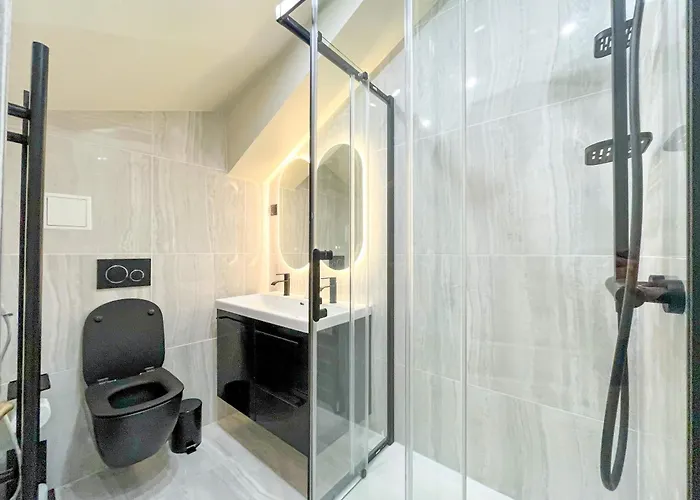 Urban Flat 199 - Parisian 5 Bedroom Flat