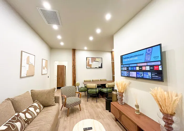 Urban Flat 199 - Parisian 5 Bedroom Flat *